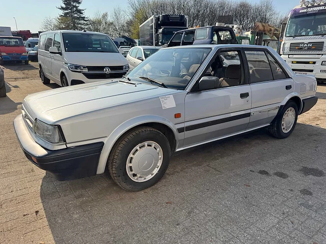 Nissan - bluebird - oldtimer - afbeelding 1 van  17