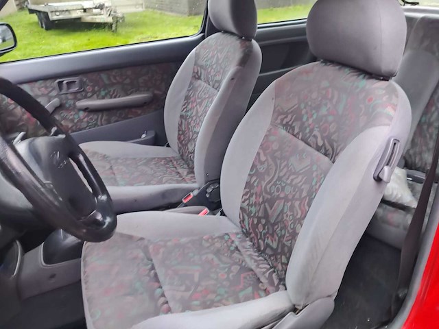 Nissan - micra - car - 1996 - afbeelding 7 van  11