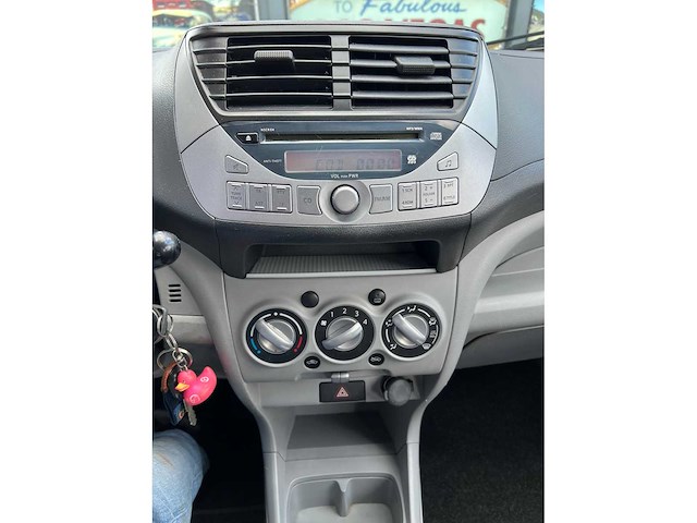 Nissan - pixo - hf - car - 2012 - afbeelding 11 van  12