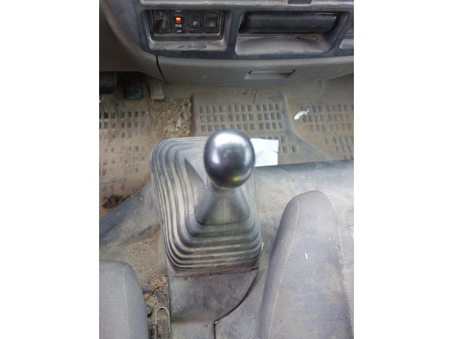 Nissan camionette - afbeelding 2 van  12