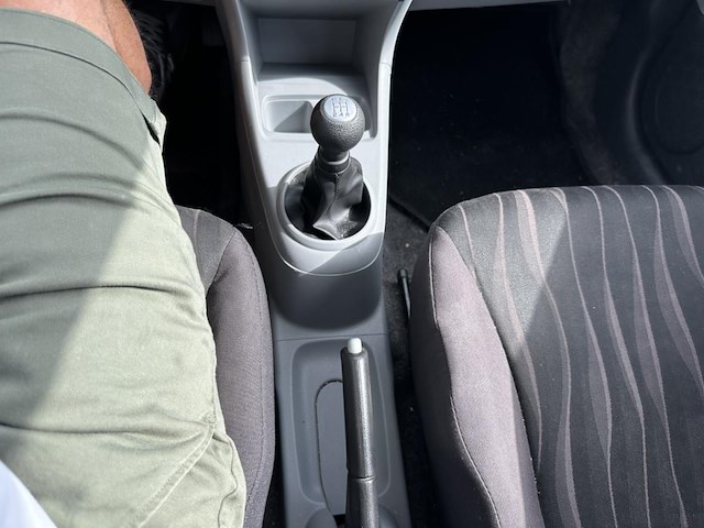 Nissan pixo 1.0i acenta+ac+esp+6ab, 2010 - afbeelding 13 van  26