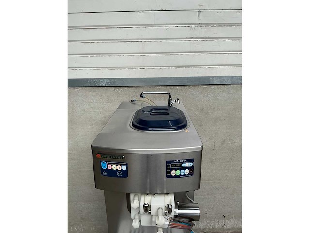 Nissei - na3344 - softijs en milkshake machine - afbeelding 2 van  2