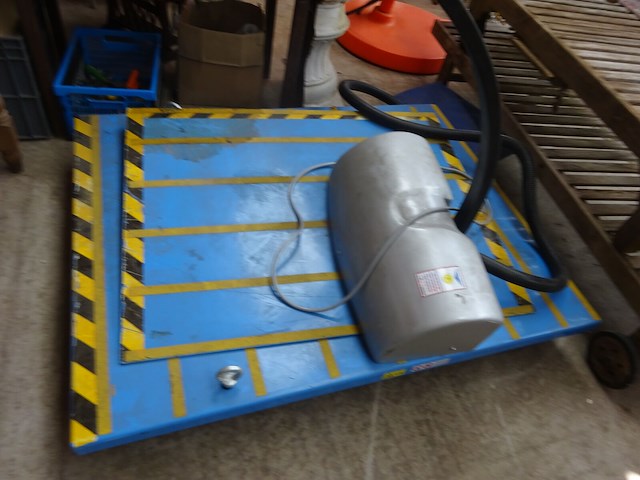 Niveau plateau (palletverhoger) ongeveer 1 meter ok - afbeelding 1 van  3