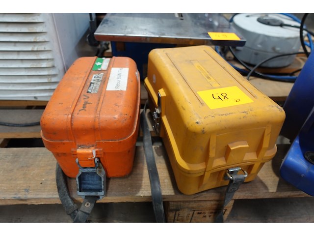 Niveleertoestel + waterpasinstrument - afbeelding 1 van  4