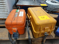 Niveleertoestel + waterpasinstrument - afbeelding 1 van  4