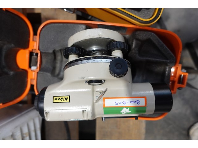 Niveleertoestel + waterpasinstrument - afbeelding 4 van  4