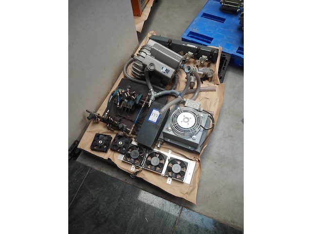 Nn machine parts - afbeelding 1 van  9