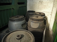 Nn pallet boxes with barrels - afbeelding 8 van  8