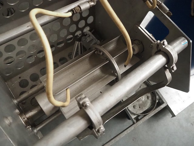 Nn skinless sausage cutting machine - afbeelding 4 van  5
