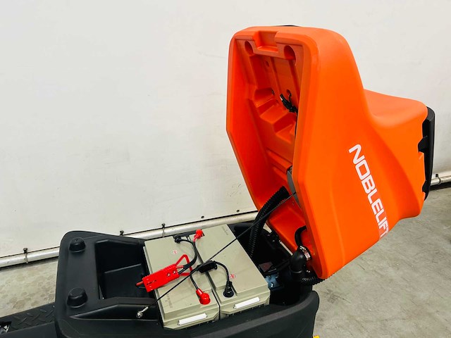Noblelift - 2025 - nr530 - zit schrobmachine - afbeelding 6 van  13