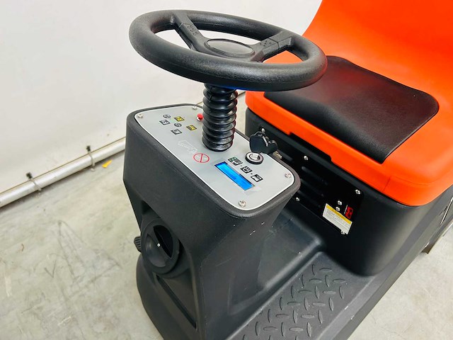 Noblelift - 2025 - nr530 - zit schrobmachine - afbeelding 7 van  13