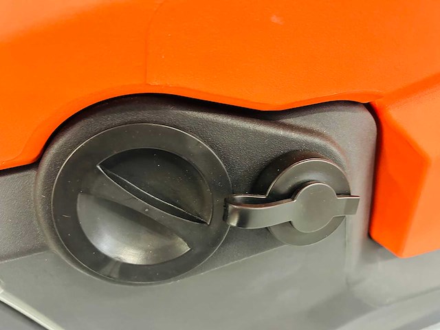 Noblelift - 2025 - nr810 - zit schrobmachine - afbeelding 10 van  14