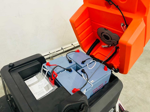 Noblelift - 2025 - nr810 - zit schrobmachine - afbeelding 2 van  8