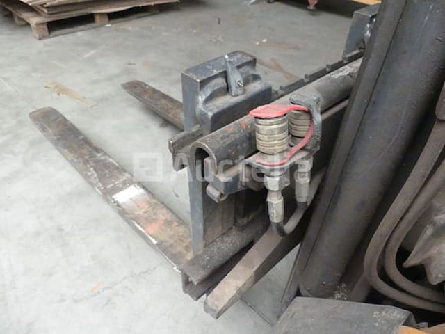 Nog steeds r70-25 diesel heftruck - afbeelding 7 van  15