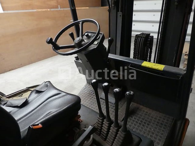 Nog steeds r70-25 diesel heftruck - afbeelding 14 van  15