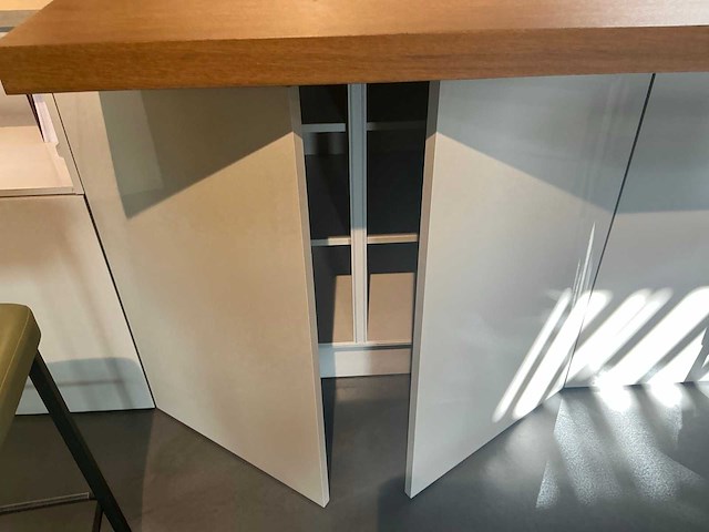 Nolte legno fineer showroom keuken - afbeelding 17 van  20