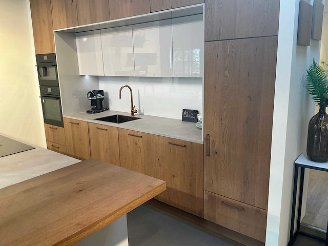 Nolte legno fineer showroom keuken - afbeelding 19 van  20