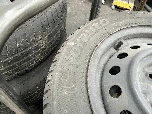 Norauto prevensys 2 band op stalen velg - afbeelding 4 van  6
