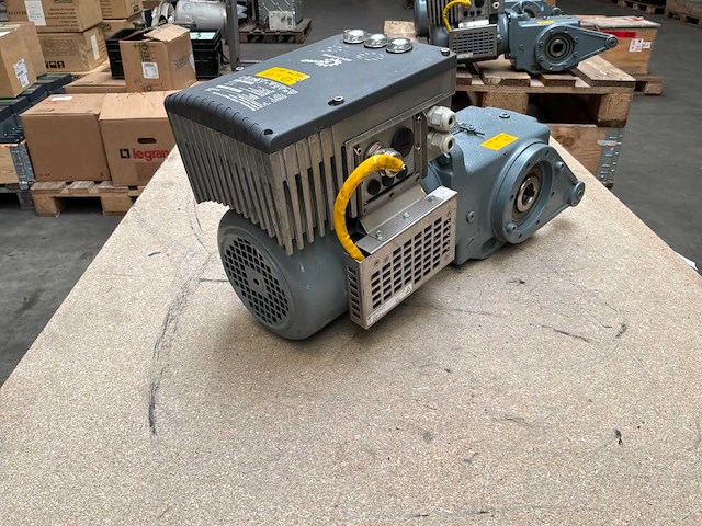 Nord drivesystems sk 92372azd-80lh/4 motorreductie met frequentieregelaar - afbeelding 2 van  8