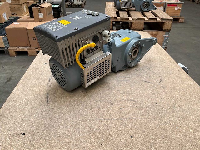 Nord drivesystems sk 92372azd-80lh/4 motorreductie met frequentieregelaar - afbeelding 2 van  8