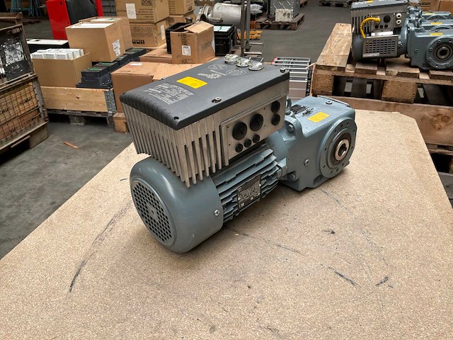 Nord drivesystems sk 92372azd-90sh/4 motorreductie met frequentieregelaar - afbeelding 2 van  8