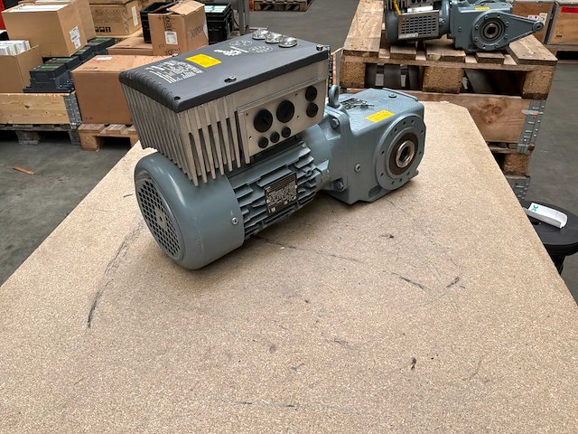 Nord drivesystems sk 92372azd-90sh/4 motorreductie met frequentieregelaar - afbeelding 2 van  8