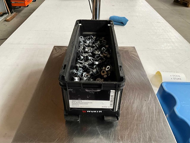 Norma 3.74kg buis en bevestigingsklem b15mm d6mm in stapelbare bak - afbeelding 1 van  8