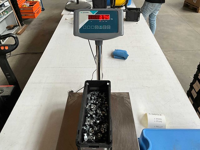 Norma 3.74kg buis en bevestigingsklem b15mm d6mm in stapelbare bak - afbeelding 4 van  8