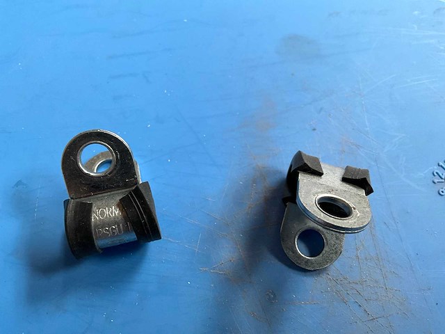 Norma 3.74kg buis en bevestigingsklem b15mm d6mm in stapelbare bak - afbeelding 5 van  8