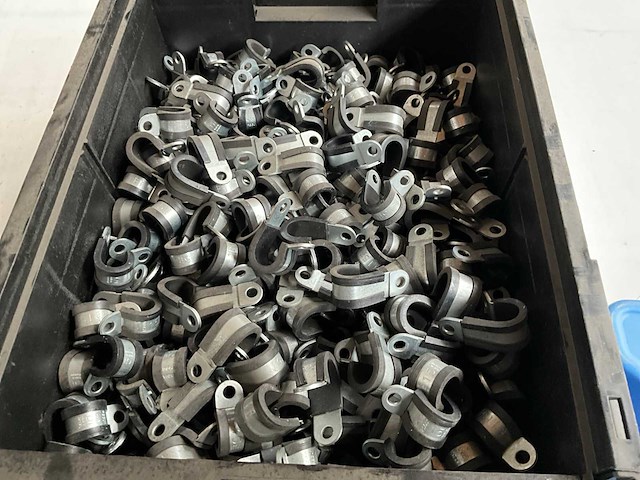 Norma 6.76kg leidingklem met rubber b15mm d15mm in stapelbare bak - afbeelding 3 van  7