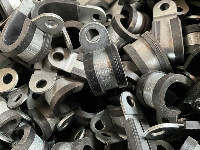 Norma 6.76kg leidingklem met rubber b15mm d15mm in stapelbare bak - afbeelding 5 van  7