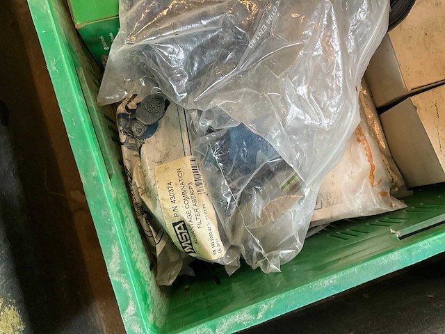 North halfgelaatsmaskers en protection toebehoren (6x) in metalen kar - afbeelding 17 van  18