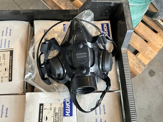 North halfgelaatsmaskers en protection toebehoren (6x) in metalen kar - afbeelding 11 van  18