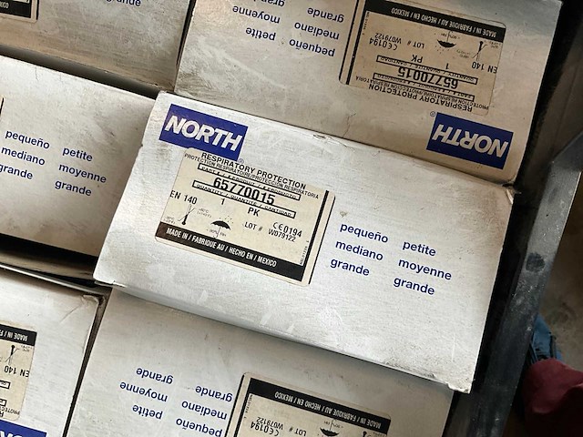 North halfgelaatsmaskers en protection toebehoren (6x) in metalen kar - afbeelding 13 van  18