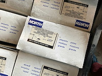 North halfgelaatsmaskers en protection toebehoren (6x) in metalen kar - afbeelding 13 van  18