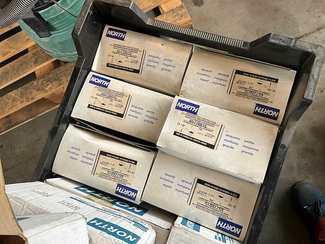 North halfgelaatsmaskers en protection toebehoren (6x) in metalen kar - afbeelding 14 van  18