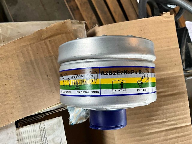 North halfgelaatsmaskers en protection toebehoren (6x) in metalen kar - afbeelding 16 van  18