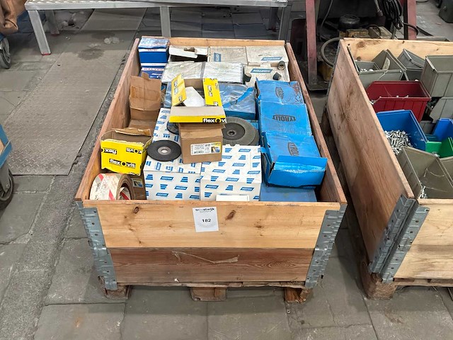 Norton-tyrolit-raltec grote partij diverse slijp en schuurmateriaal - afbeelding 1 van  2