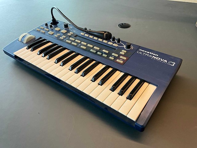 Novation ultranova synthesizer - afbeelding 1 van  1