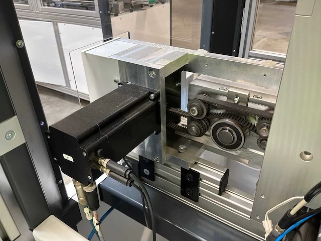 Nucleus machine voor assemblage mondmaskers - afbeelding 3 van  27