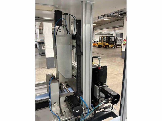 Nucleus machine voor assemblage mondmaskers - afbeelding 15 van  27