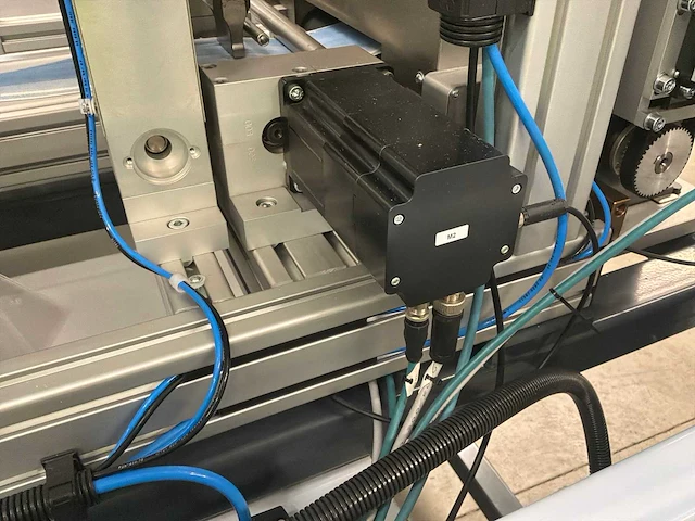 Nucleus machine voor assemblage mondmaskers - afbeelding 16 van  27