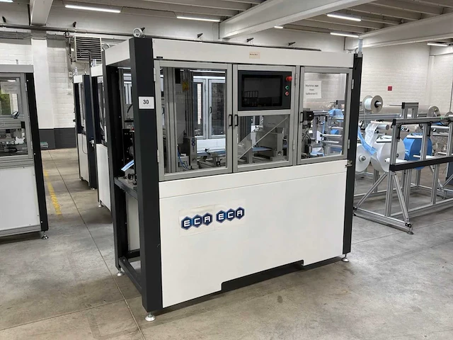 Nucleus machine voor assemblage mondmaskers - afbeelding 1 van  27