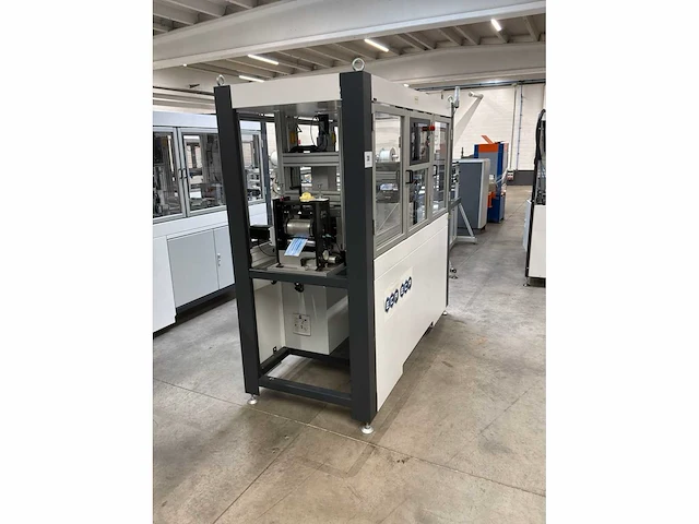 Nucleus machine voor assemblage mondmaskers - afbeelding 4 van  27