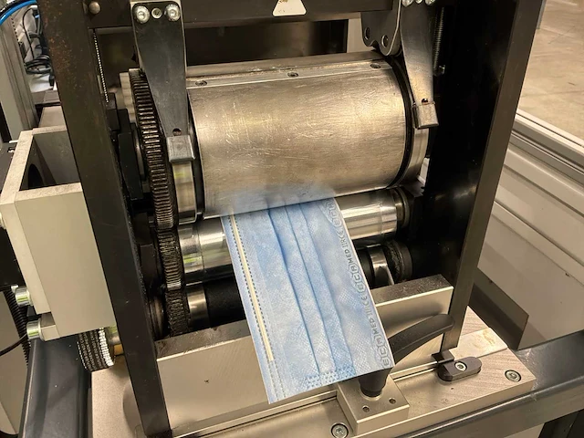 Nucleus machine voor assemblage mondmaskers - afbeelding 19 van  27