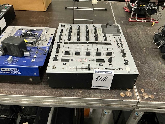 Numark analoge mengtafel (2x) - afbeelding 1 van  4