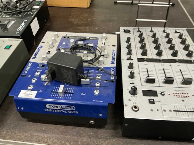 Numark analoge mengtafel (2x) - afbeelding 4 van  4