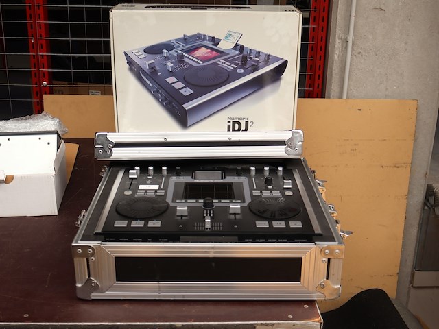Numark dj2 mixing station - afbeelding 1 van  6