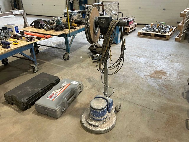 Numatic hfm1015 industriële vloerschuurmachine - afbeelding 1 van  8