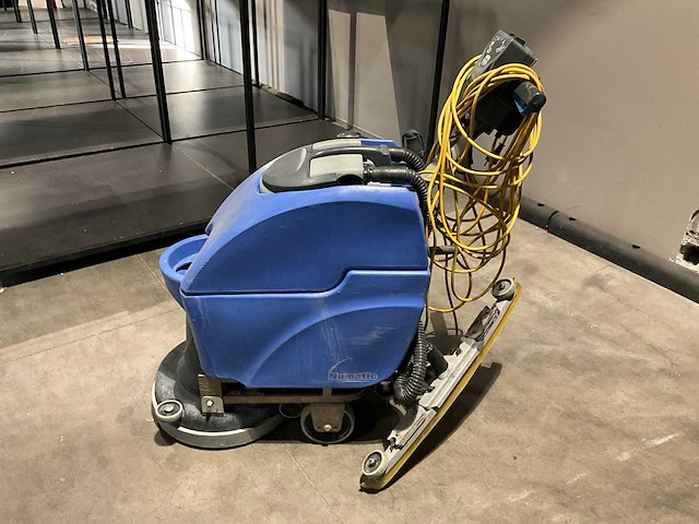 Numatic tt 3450s vloerreiniger - afbeelding 2 van  10